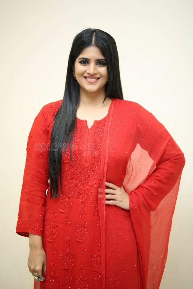 Actress Megha Akash at Ravanasura Movie Pre Release Event Stills 09