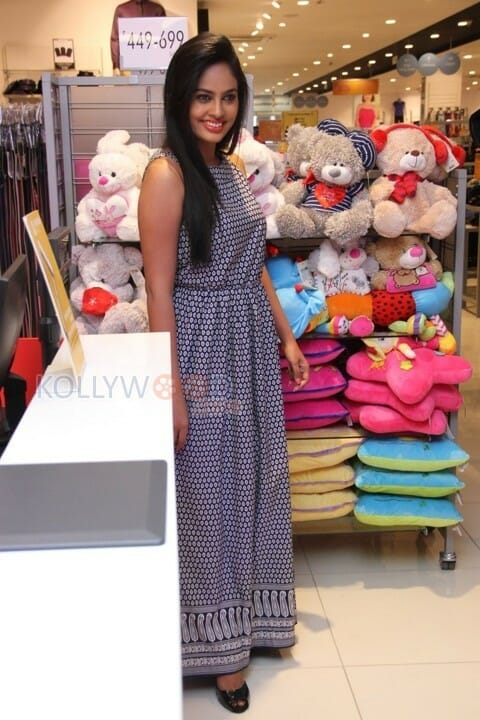 Actress Nandita Launch Of Max Winter Collections Photos