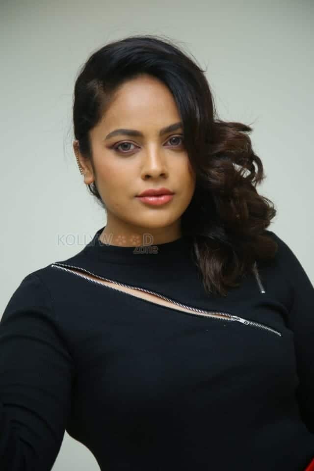 Actress Nandita Swetha at OMG Movie Pressmeet Pictures 16