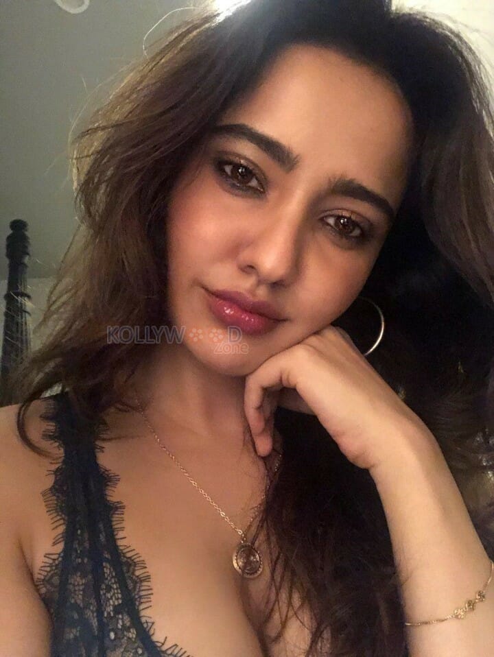 Actress Neha Sharma Hot Spicy Photoshoot Pictures
