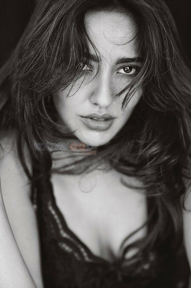 Actress Neha Sharma Hot Spicy Photoshoot Pictures