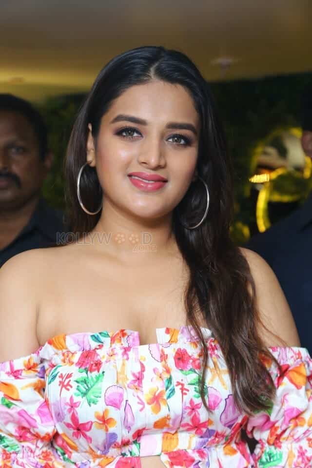 Actress Nidhhi Agerwal Inaugurates Girlfriend Mandi Restaurant in Gachibowli Photos 02