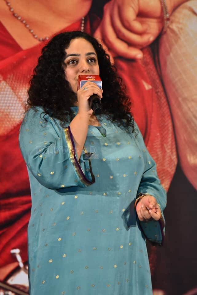Actress Nithya Menen at Thalaivan Thalaivii Pre Release Event Photos 01