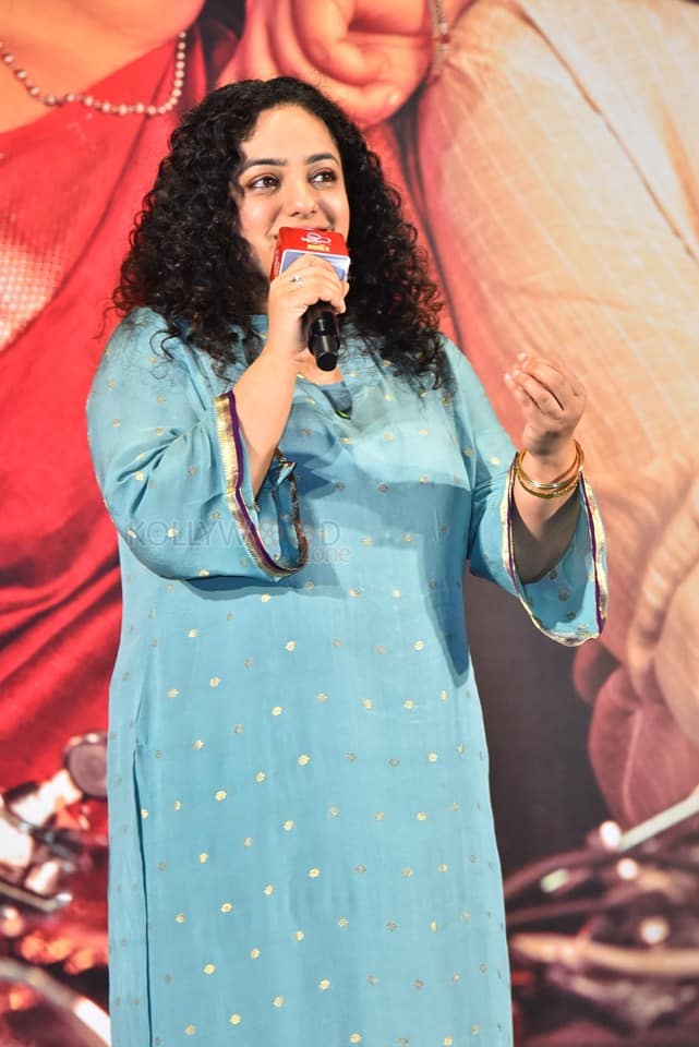 Actress Nithya Menen at Thalaivan Thalaivii Pre Release Event Photos 02