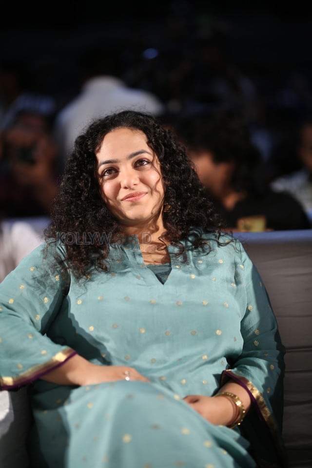 Actress Nithya Menen at Thalaivan Thalaivii Pre Release Event Photos 08