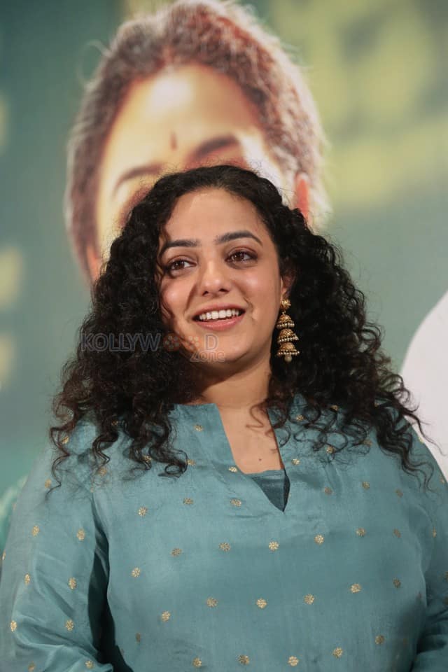 Actress Nithya Menen at Thalaivan Thalaivii Pre Release Event Photos 15