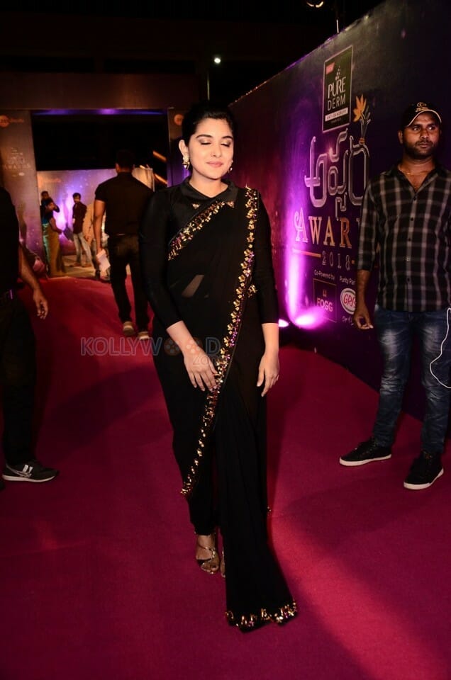 Actress Nivetha Thomas At Zee Apsara Awards Photos