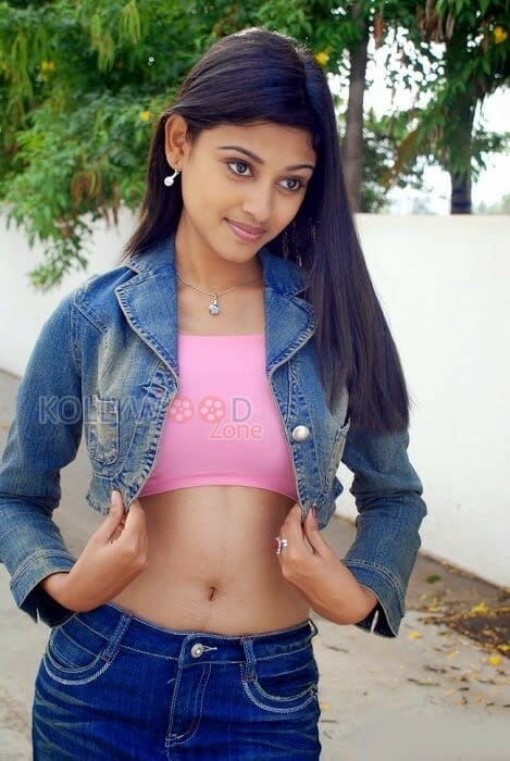 Actress Oviya Sexy Pictures
