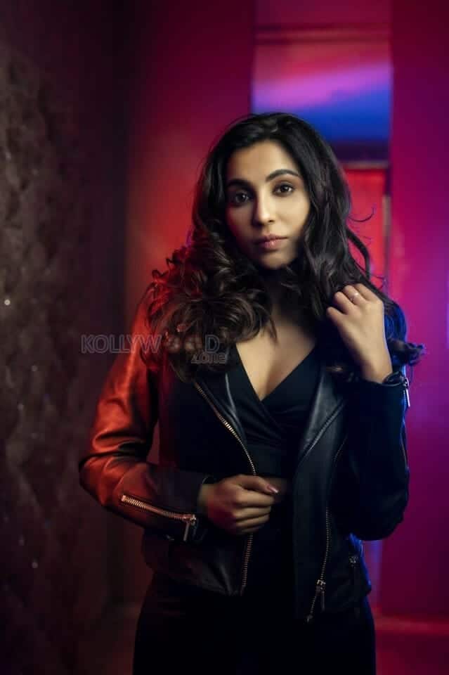 Actress Parvati Nair in a Stylish Leather Jacket Photos 02