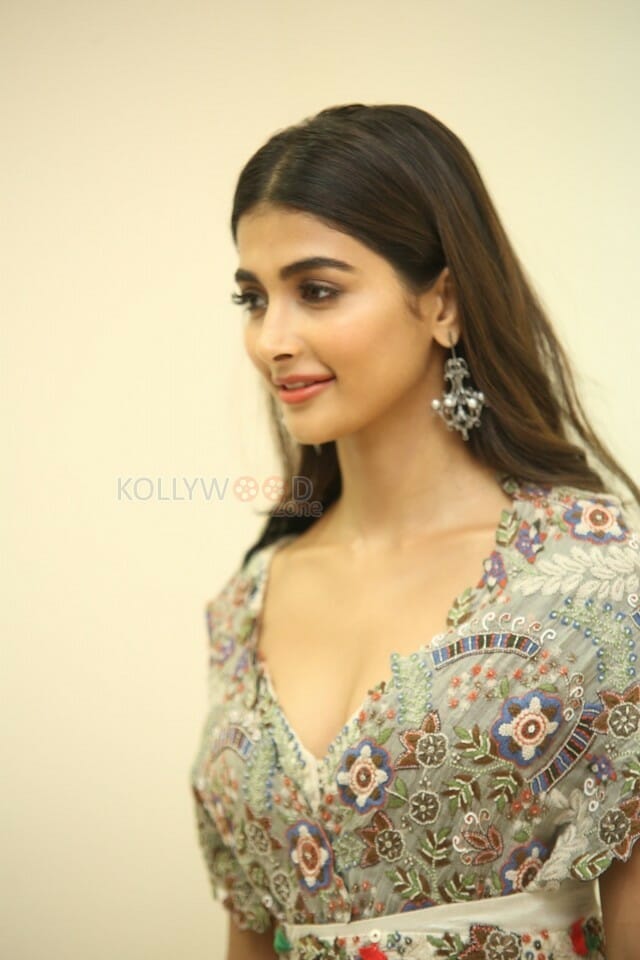 Actress Pooja Hegde At Sakshyam Movie Audio Launch Photos