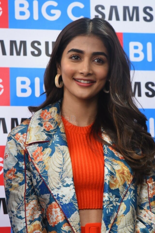 Actress Pooja Hegde At The Launch Of Samsung Galaxy S At Big C Madhapur Photos