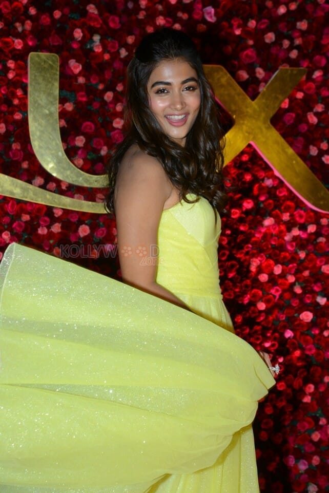 Actress Pooja Hegde At Zee Cine Awards Telugu Photos