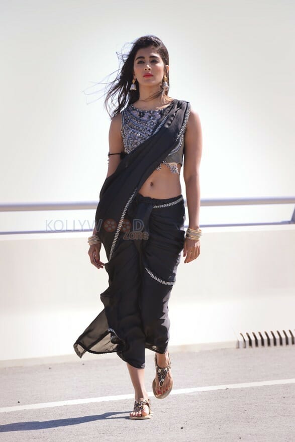 Actress Pooja Hegde Navel Photos