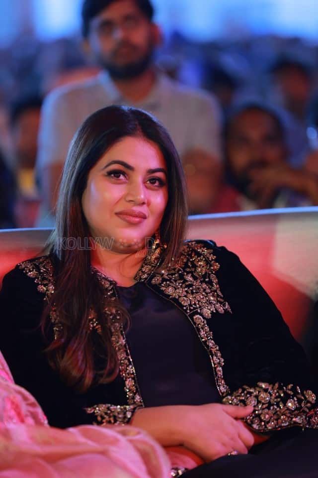 Actress Poorna at Akhanda 2 Movie Pre Release Event Stills 14