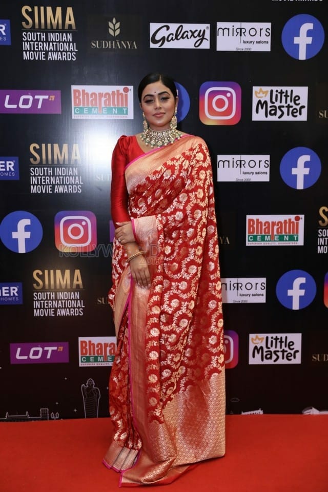 Actress Poorna at SIIMA Awards 2021 Day 2 Photos 08
