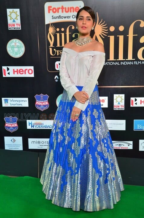Actress Raashi Khanna At Iifa Utsavam Pictures