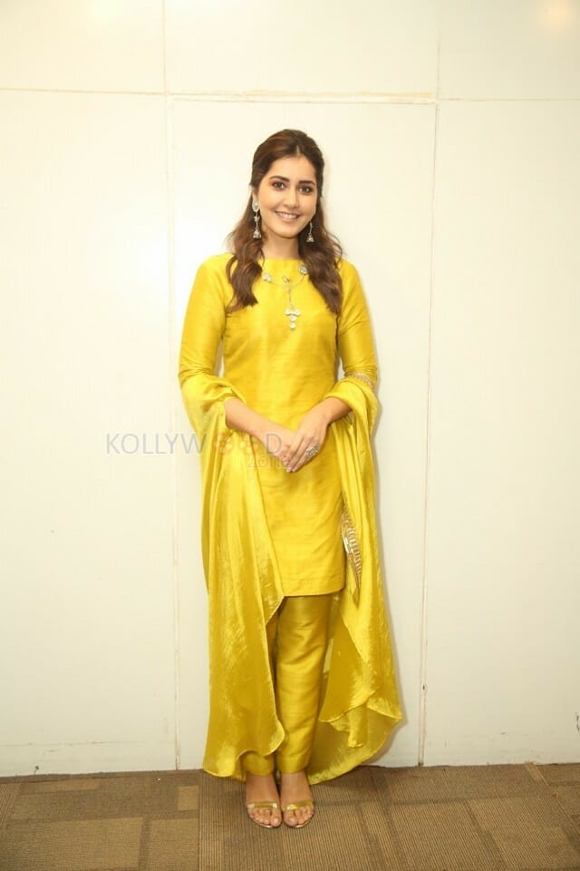 Actress Raashi Khanna At Kousalya Krishnamurthy Pre release Event Photos