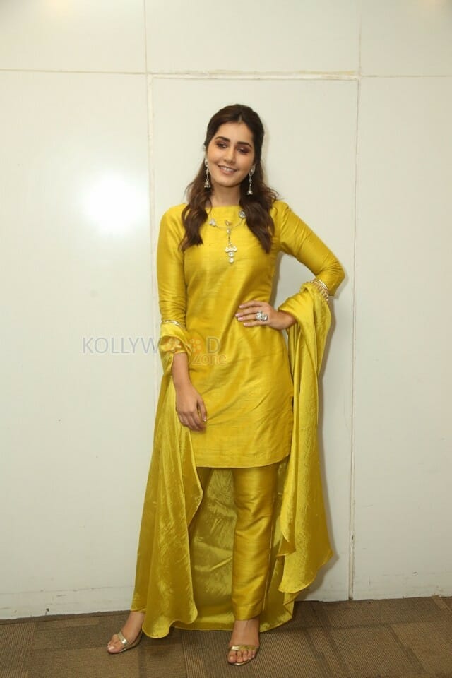 Actress Raashi Khanna At Kousalya Krishnamurthy Pre release Event Photos