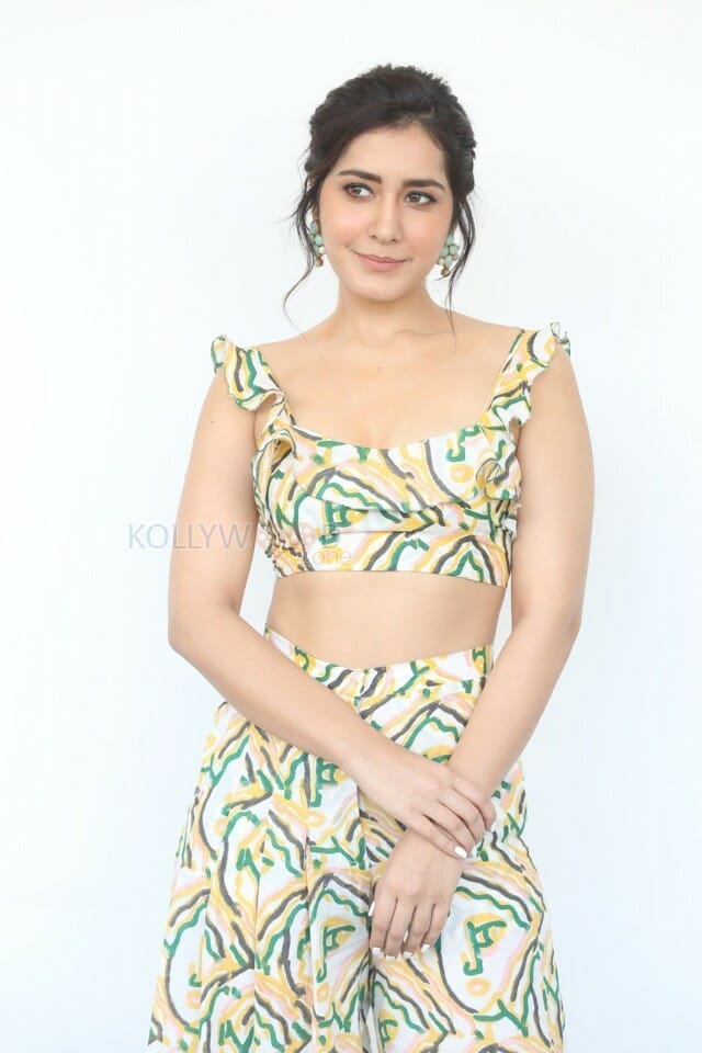 Actress Raashi Khanna At Prathi Roju Pandage Movie Interview Photos