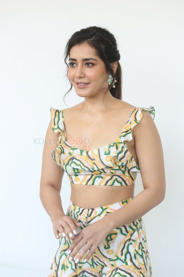 Actress Raashi Khanna At Prathi Roju Pandage Movie Interview Photos
