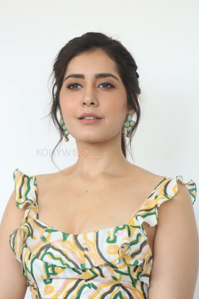 Actress Raashi Khanna At Prathi Roju Pandage Movie Interview Photos