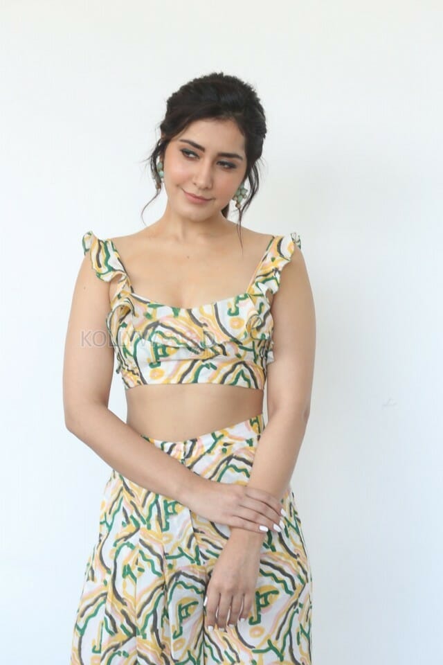 Actress Raashi Khanna At Prathi Roju Pandage Movie Interview Photos