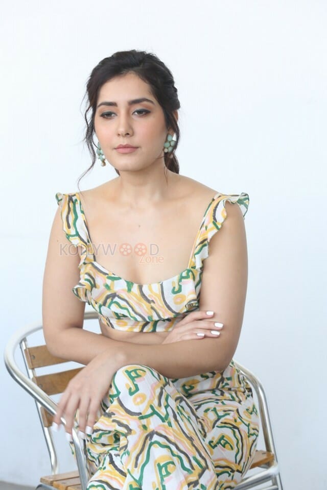 Actress Raashi Khanna At Prathi Roju Pandage Movie Interview Photos