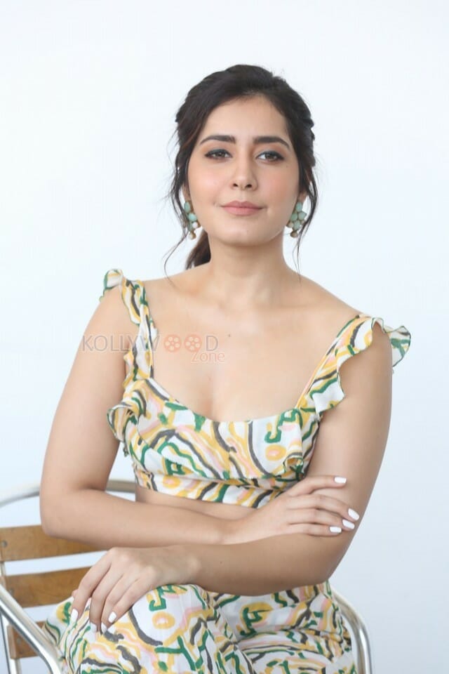 Actress Raashi Khanna At Prathi Roju Pandage Movie Interview Photos