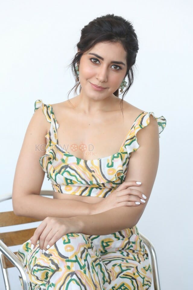 Actress Raashi Khanna At Prathi Roju Pandage Movie Interview Photos
