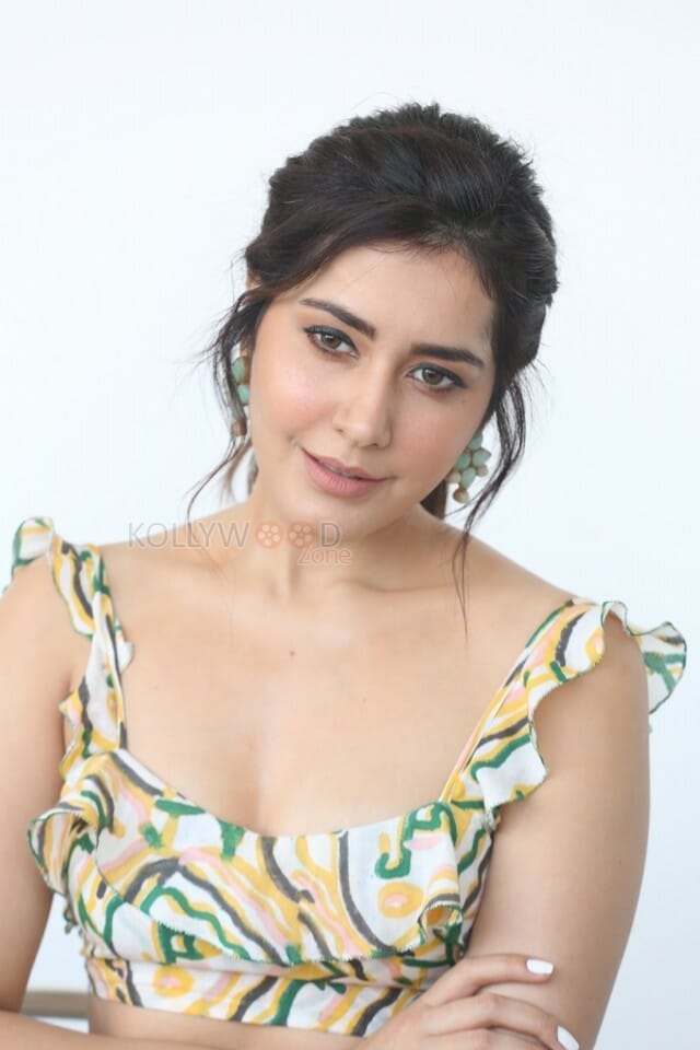 Actress Raashi Khanna At Prathi Roju Pandage Movie Interview Photos