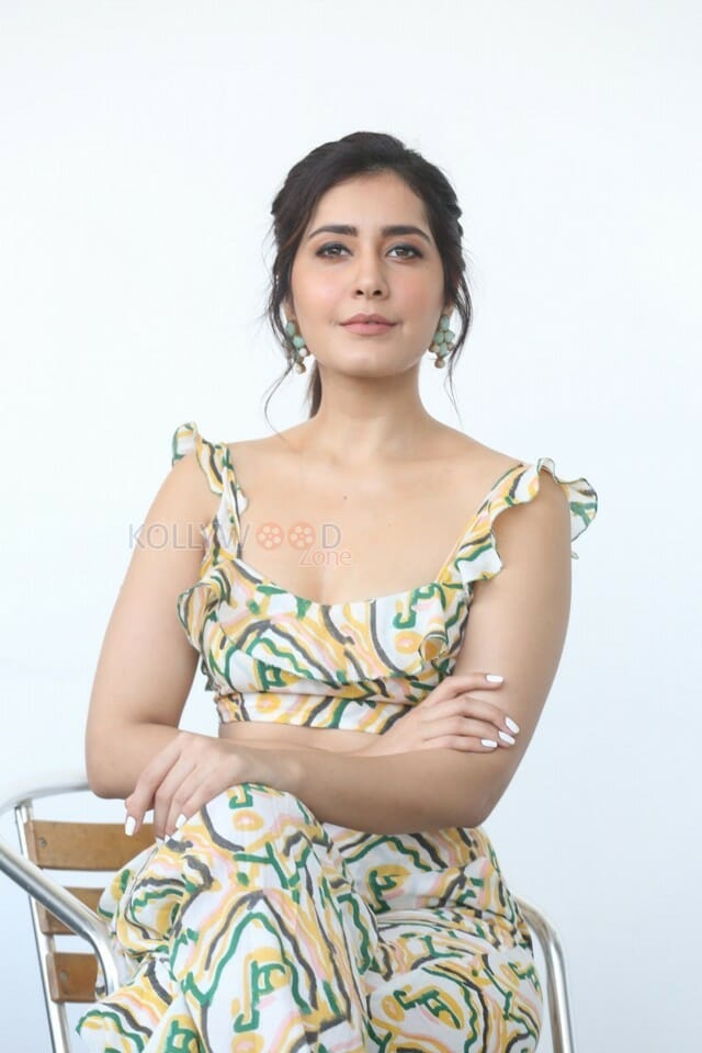 Actress Raashi Khanna At Prathi Roju Pandage Movie Interview Photos