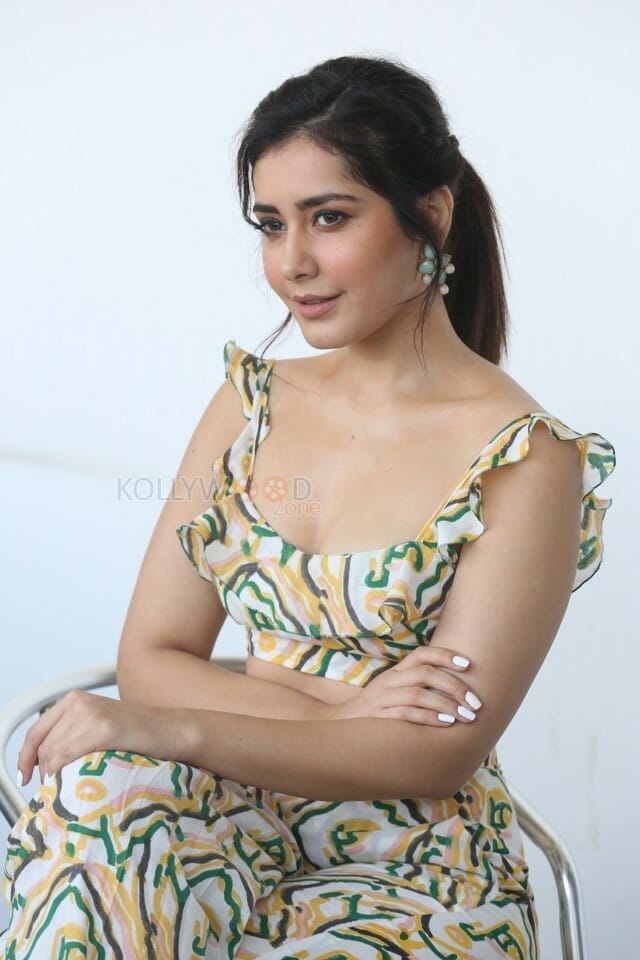 Actress Raashi Khanna At Prathi Roju Pandage Movie Interview Photos
