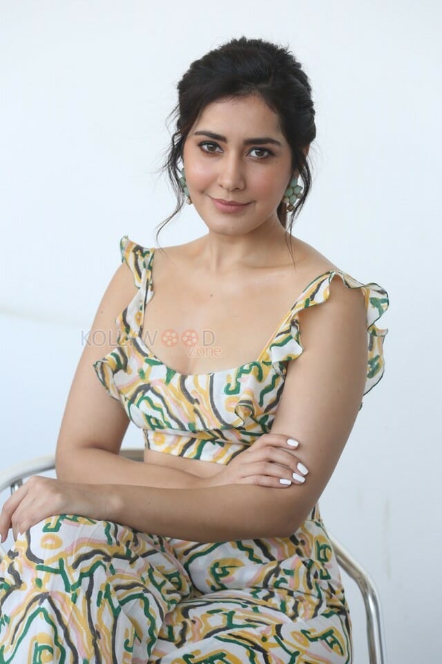 Actress Raashi Khanna At Prathi Roju Pandage Movie Interview Photos