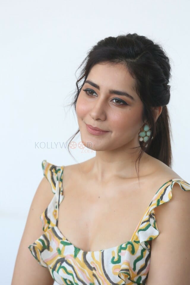 Actress Raashi Khanna At Prathi Roju Pandage Movie Interview Photos