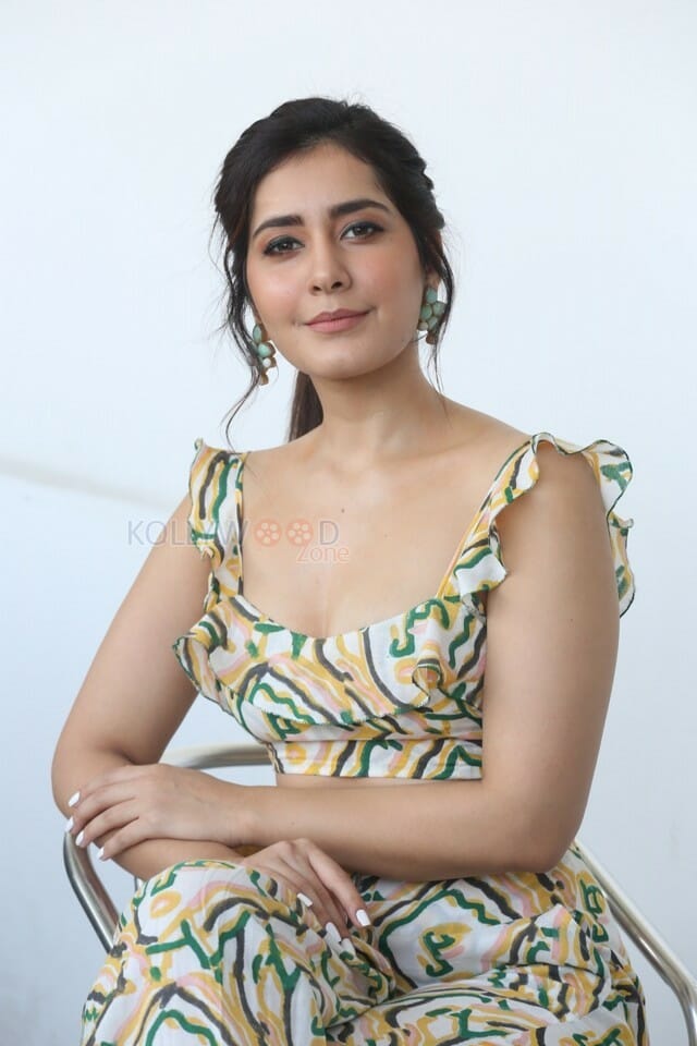 Actress Raashi Khanna At Prathi Roju Pandage Movie Interview Photos