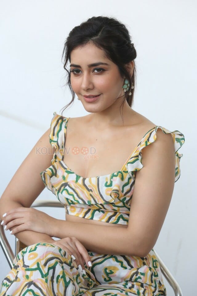 Actress Raashi Khanna At Prathi Roju Pandage Movie Interview Photos