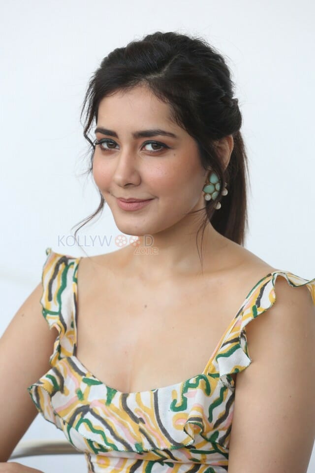 Actress Raashi Khanna At Prathi Roju Pandage Movie Interview Photos