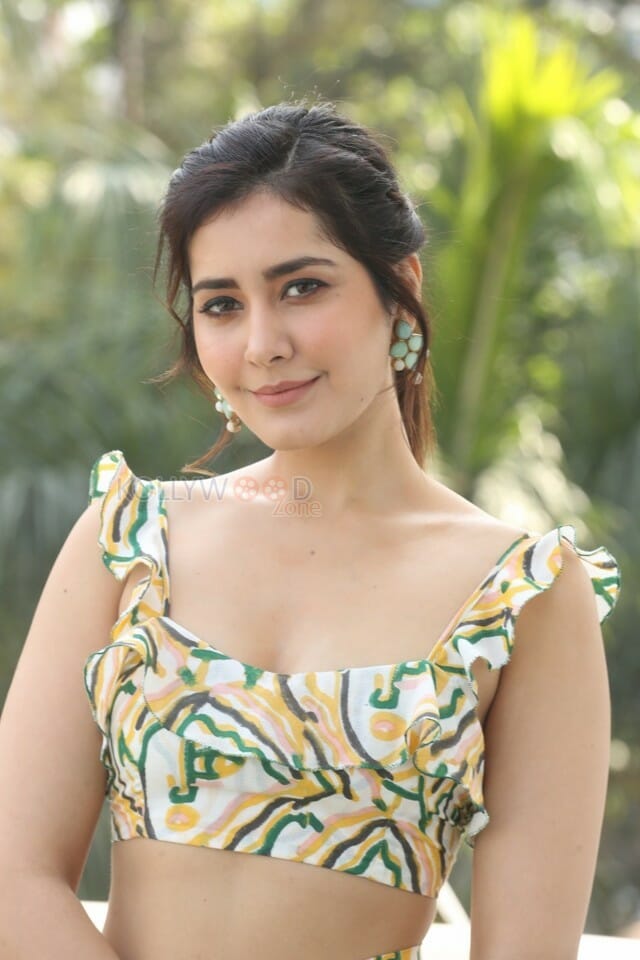 Actress Raashi Khanna At Prathi Roju Pandage Movie Interview Photos