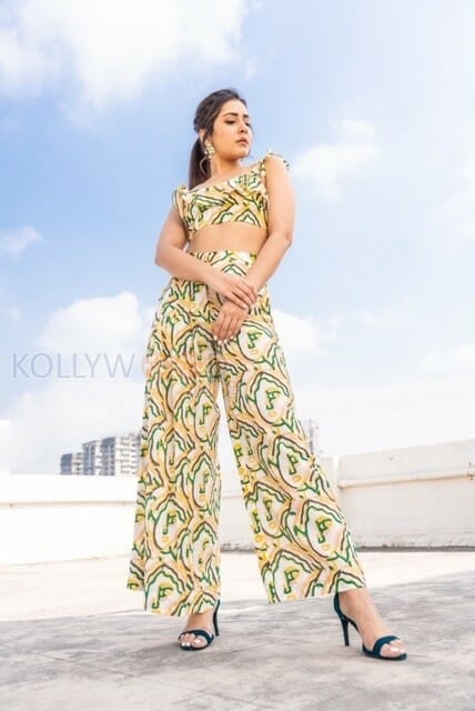 Actress Raashi Khanna At Prati Roju Pandage Movie Interview Photos