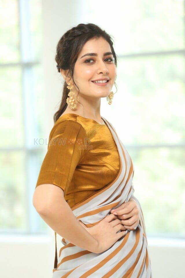 Actress Raashi Khanna At Prati Roju Pandage Movie Thanks Meet Pictures