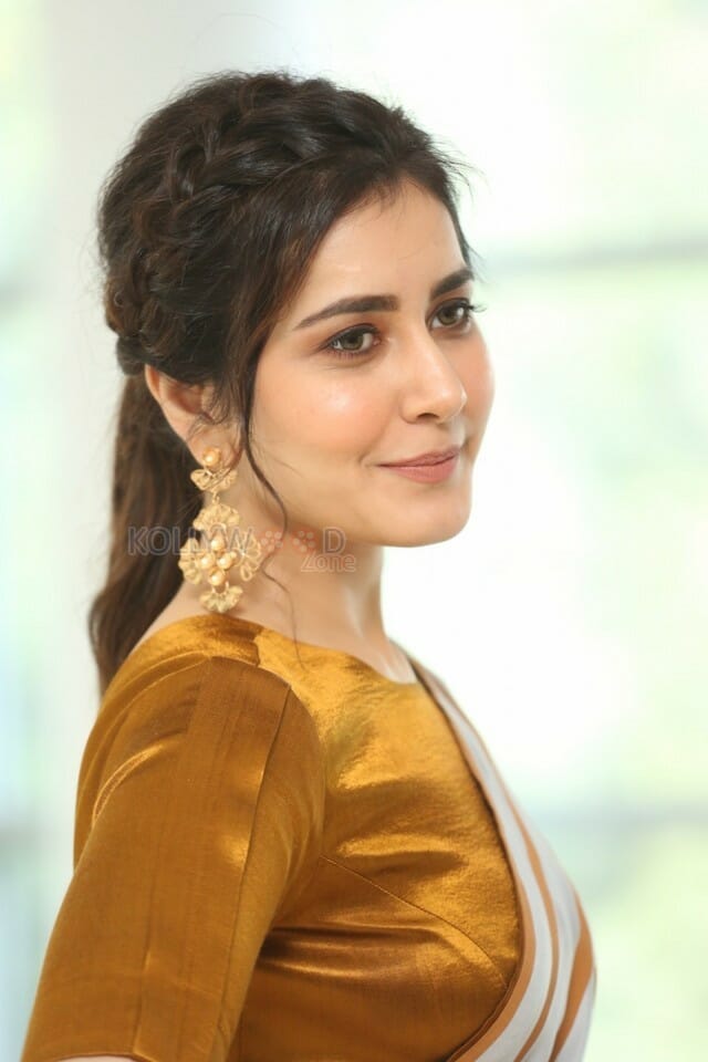 Actress Raashi Khanna At Prati Roju Pandage Movie Thanks Meet Pictures