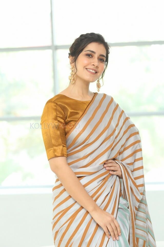 Actress Raashi Khanna At Prati Roju Pandage Movie Thanks Meet Pictures