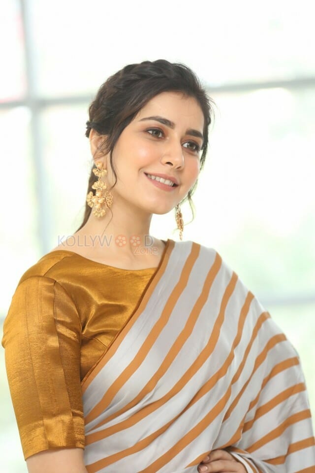 Actress Raashi Khanna At Prati Roju Pandage Movie Thanks Meet Pictures