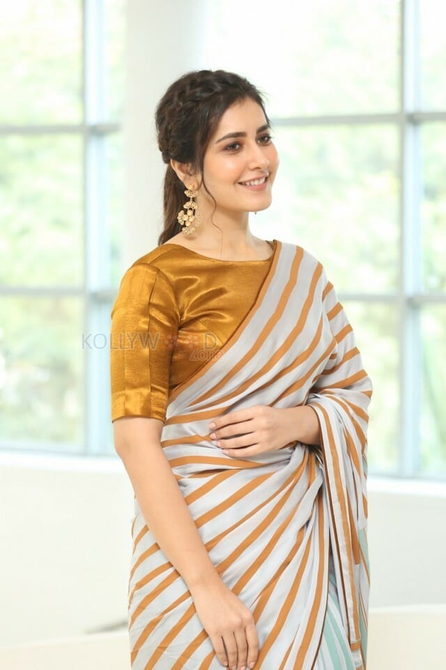 Actress Raashi Khanna At Prati Roju Pandage Movie Thanks Meet Pictures