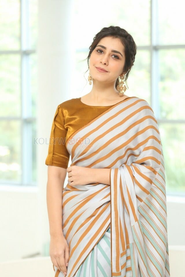 Actress Raashi Khanna At Prati Roju Pandage Movie Thanks Meet Pictures