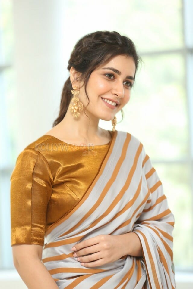 Actress Raashi Khanna At Prati Roju Pandage Movie Thanks Meet Pictures