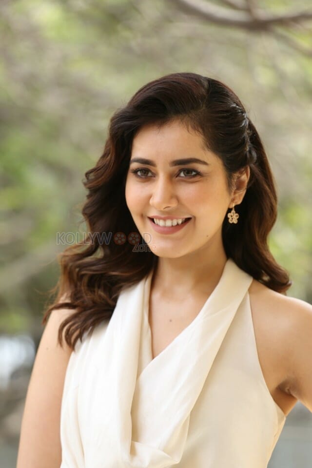 Actress Raashi Khanna At World Famous Lover Movie Interview Pictures