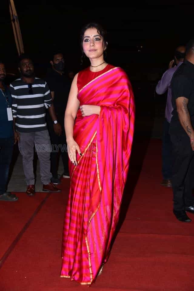 Actress Raashi Khanna at Pakka Commercial Movie Pre Release Event Photos 07