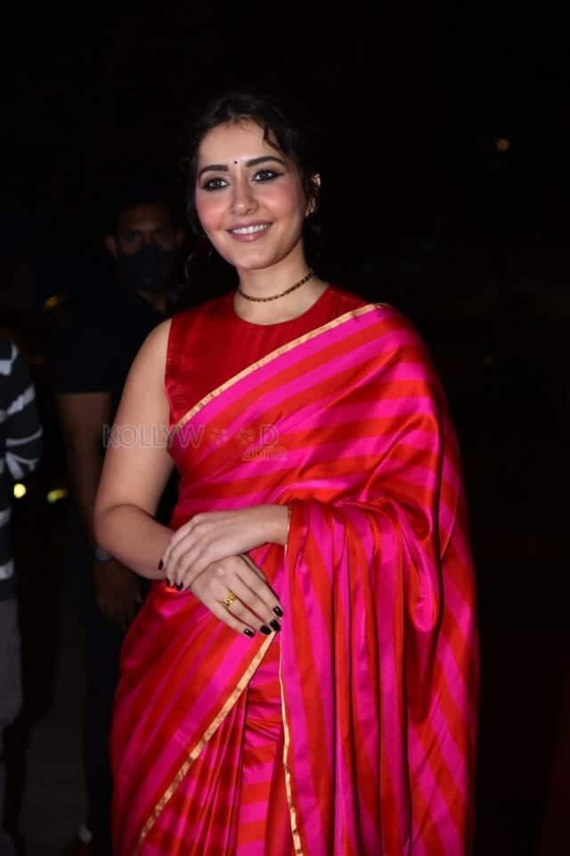 Actress Raashi Khanna at Pakka Commercial Movie Pre Release Event Photos 10