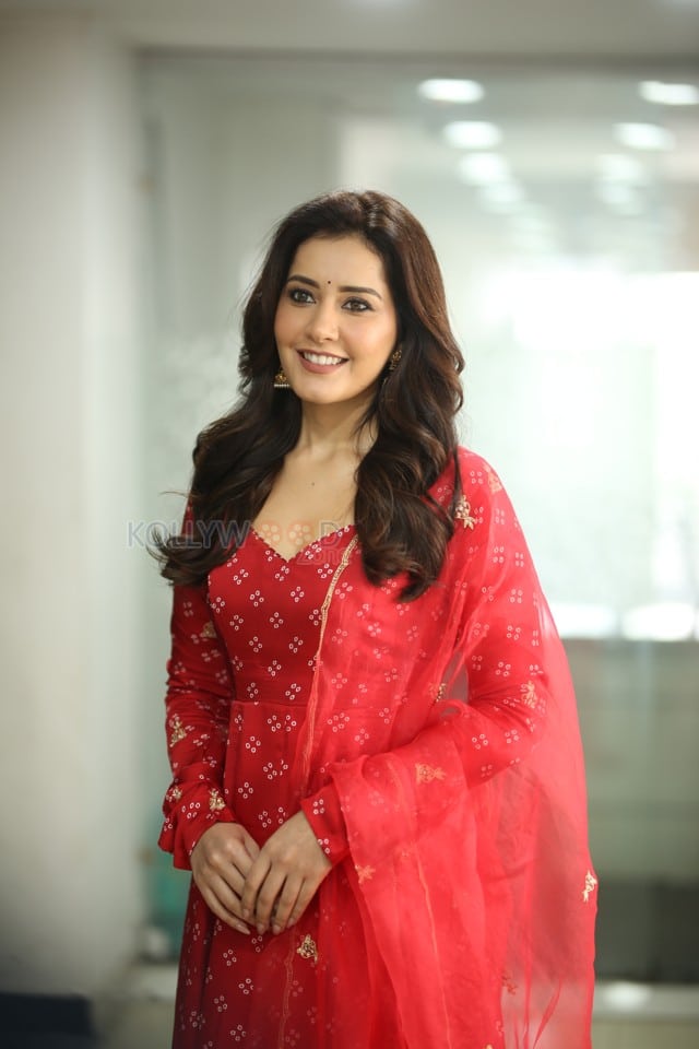 Actress Raashi Khanna at Telusu Kada Movie Interview Pictures 05